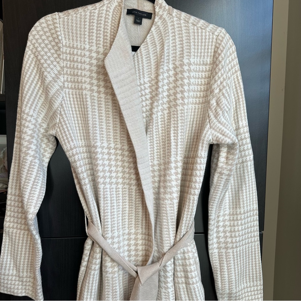 Ann Taylor Houndstooth Sweater Coat with Belt Size L NWT